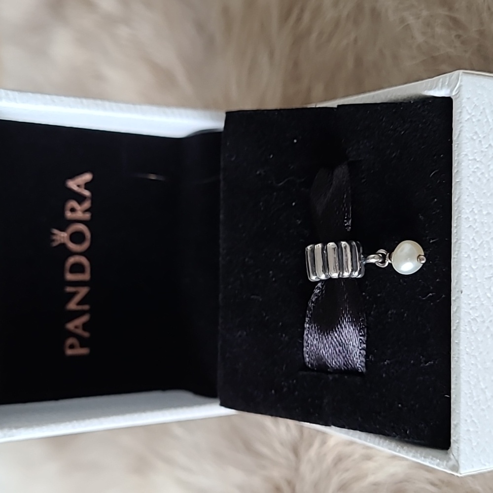 EUC retired rare Pandora dangle pearl charm